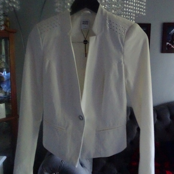 NWT VERA MODA WHITE STUDDED BLAZER WITH ZIPPERS ON CUFFS - Picture 1 of 3